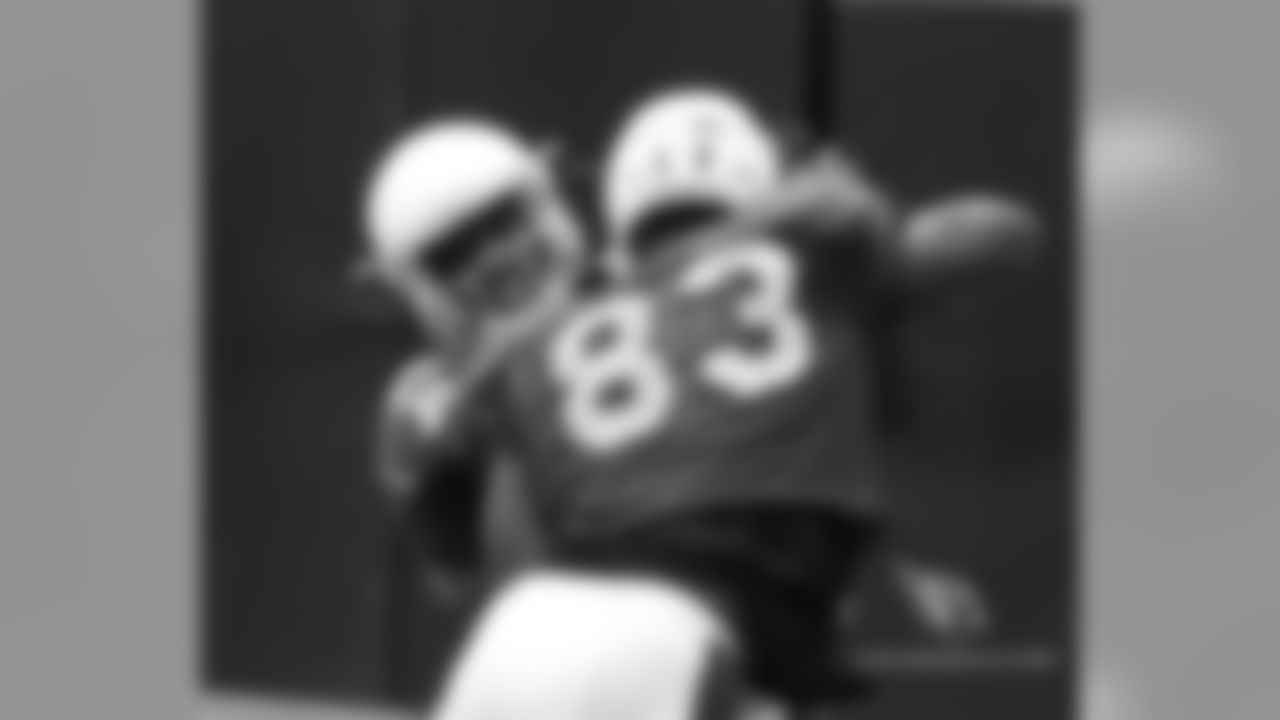 LB Markus Golden battles TE Gerald Christian