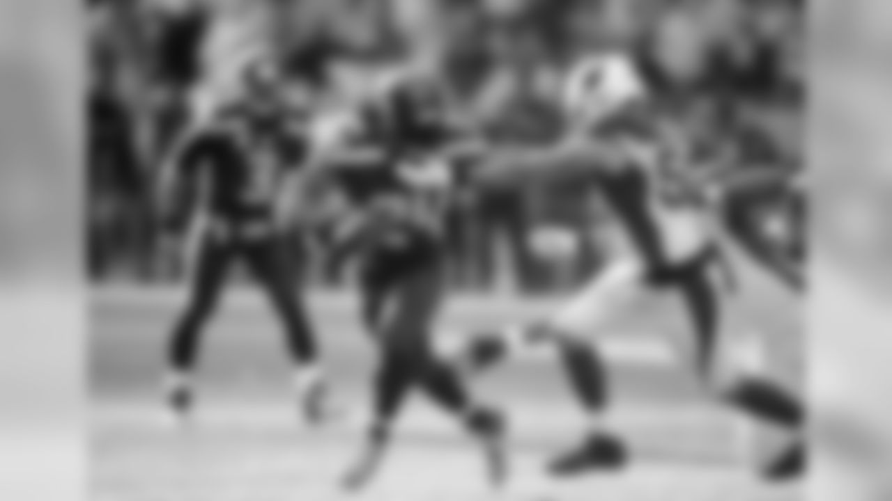 2014: Seahawks RB Marshawn Lynch tries to get away from LB Larry Foote