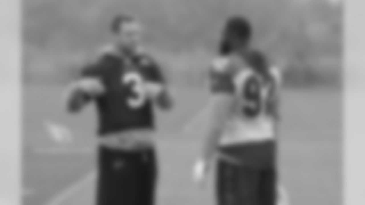 QB Carson Palmer (left) with DL Frostee Rucker
