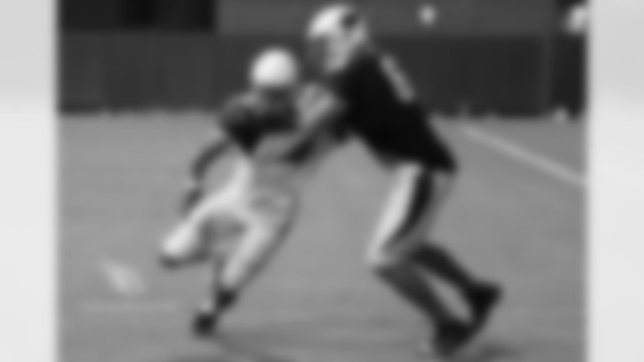LB Shaq Riddick vs. T Jared Veldheer