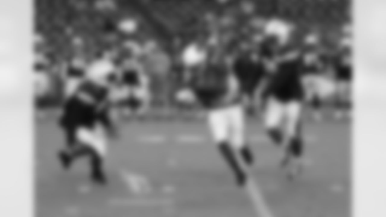 RB Chris Johnson catches a pass