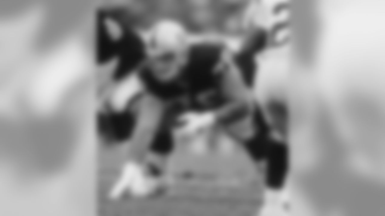 1989: Cowboys select Penn State G Steve Wisniewski