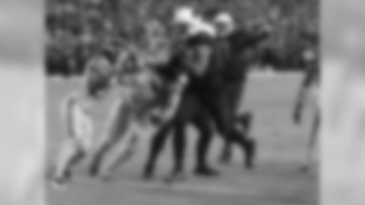 TE Jermaine Gresham scores a touchdown