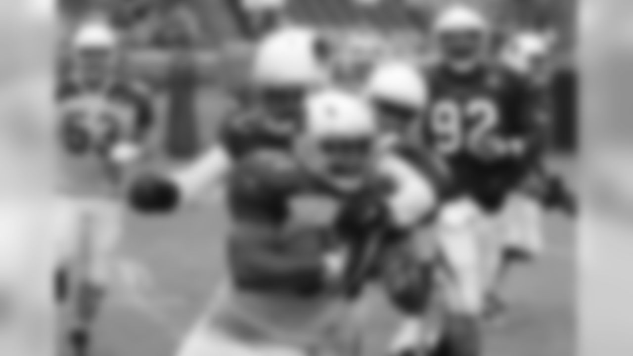 CB Mike Jenkins tackles RB David Johnson