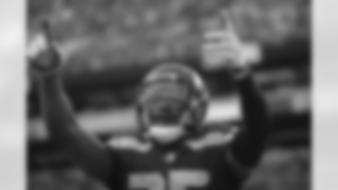 DeShawn Shead