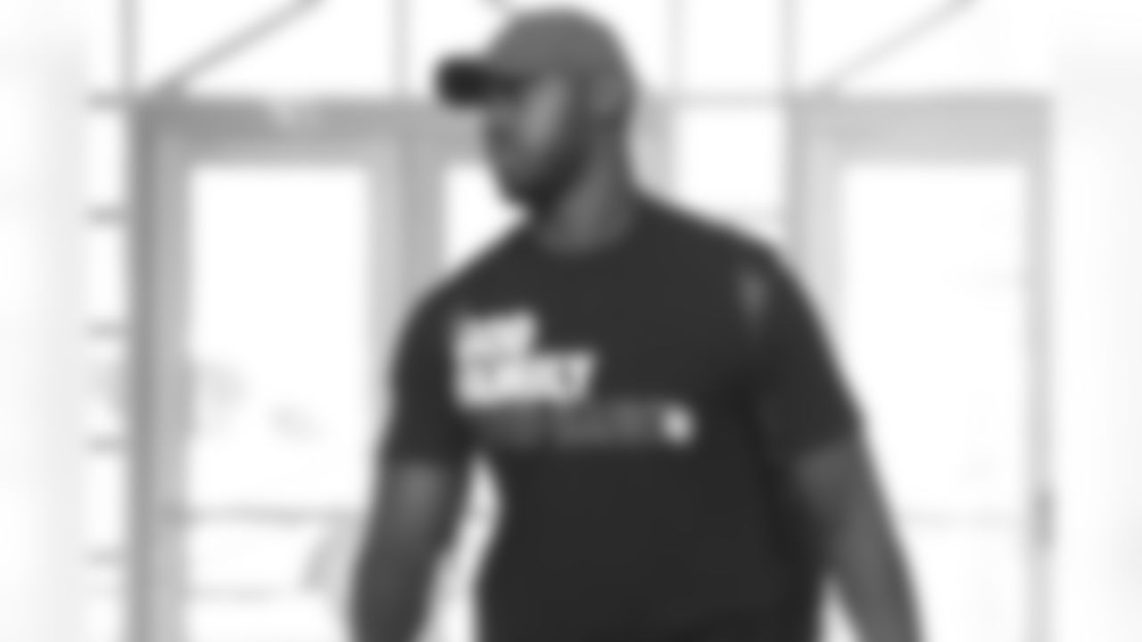 LB Chandler Jones