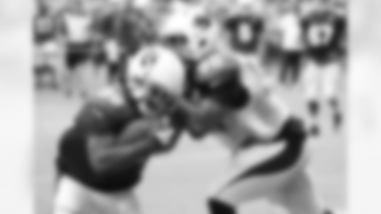 RB Andre Ellington is tackled by LB Kareem Martin