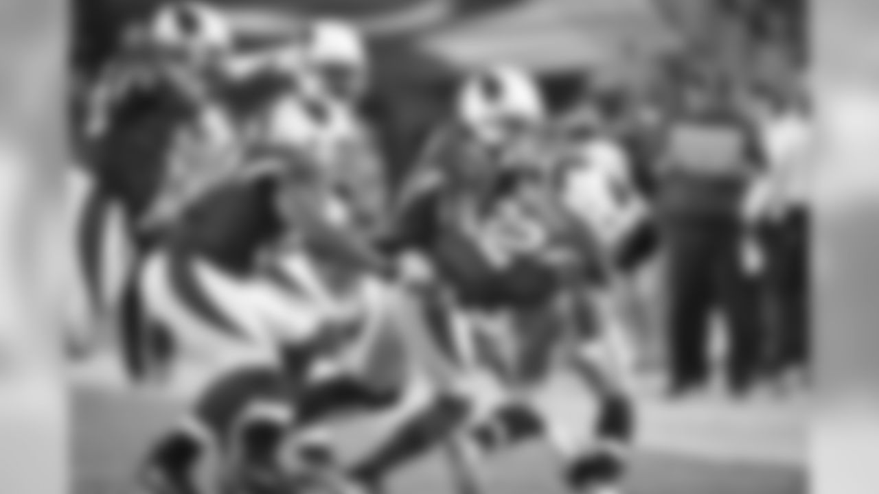 The Cardinals defense, led by S Tyrann Mathieu, swarms Seahawks WR Doug Baldwin