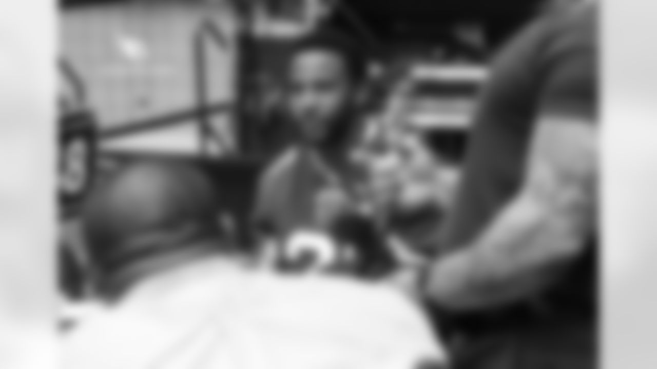 CB Justin Bethel speaks with fans
