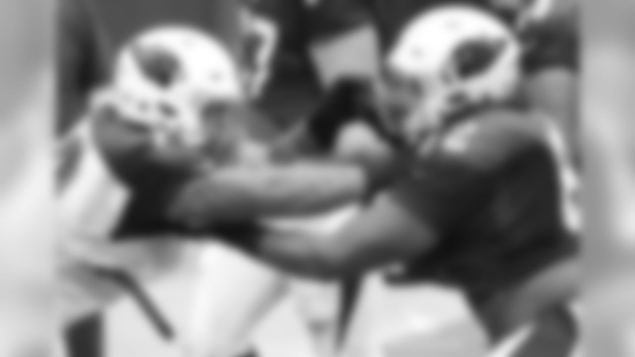 DT David Moala (left) in a pass-rushing drill against C Daniel Munyer