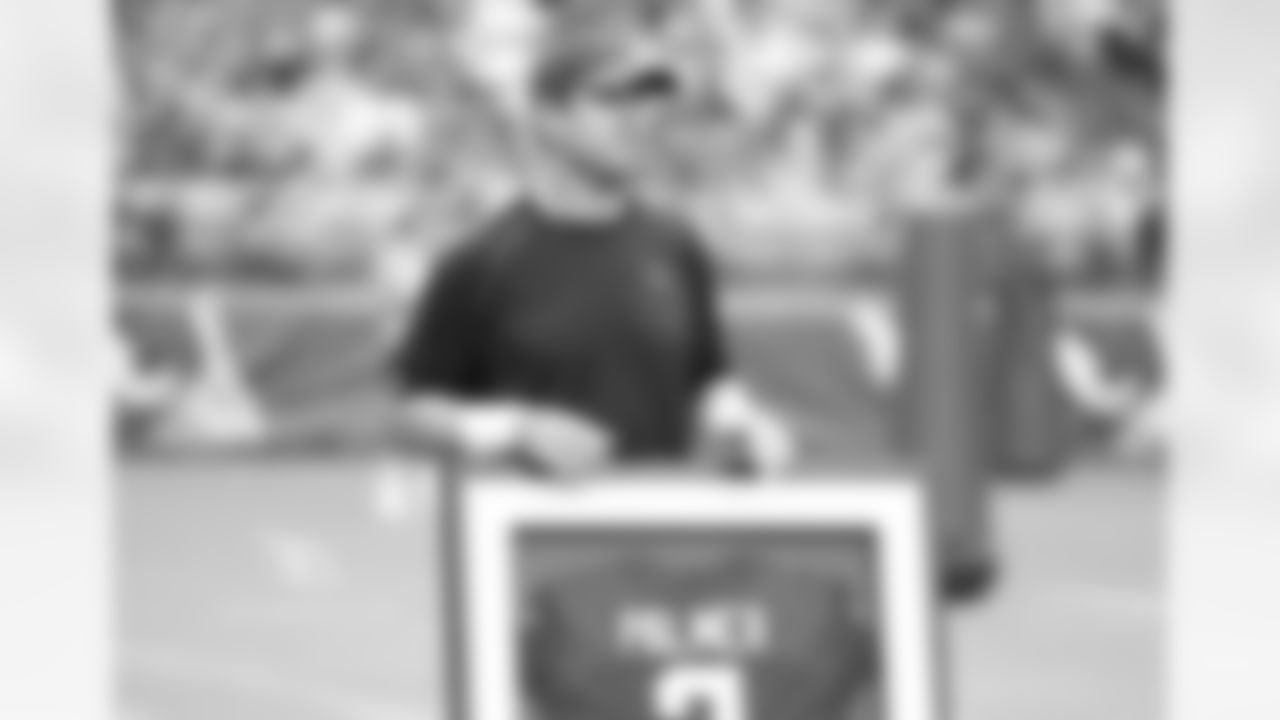 QB Carson Palmer gets his Pro Bowl jersey