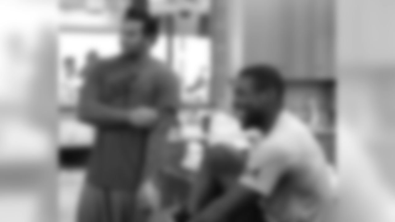 Nkemdiche speaks with CB Patrick Peterson