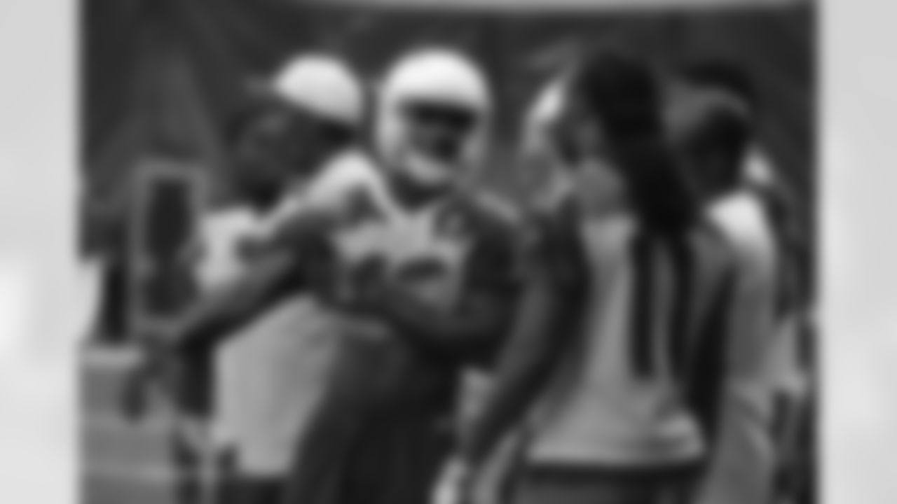 WR Chad Williams gets words of wisdom from Larry Fitzgerald
