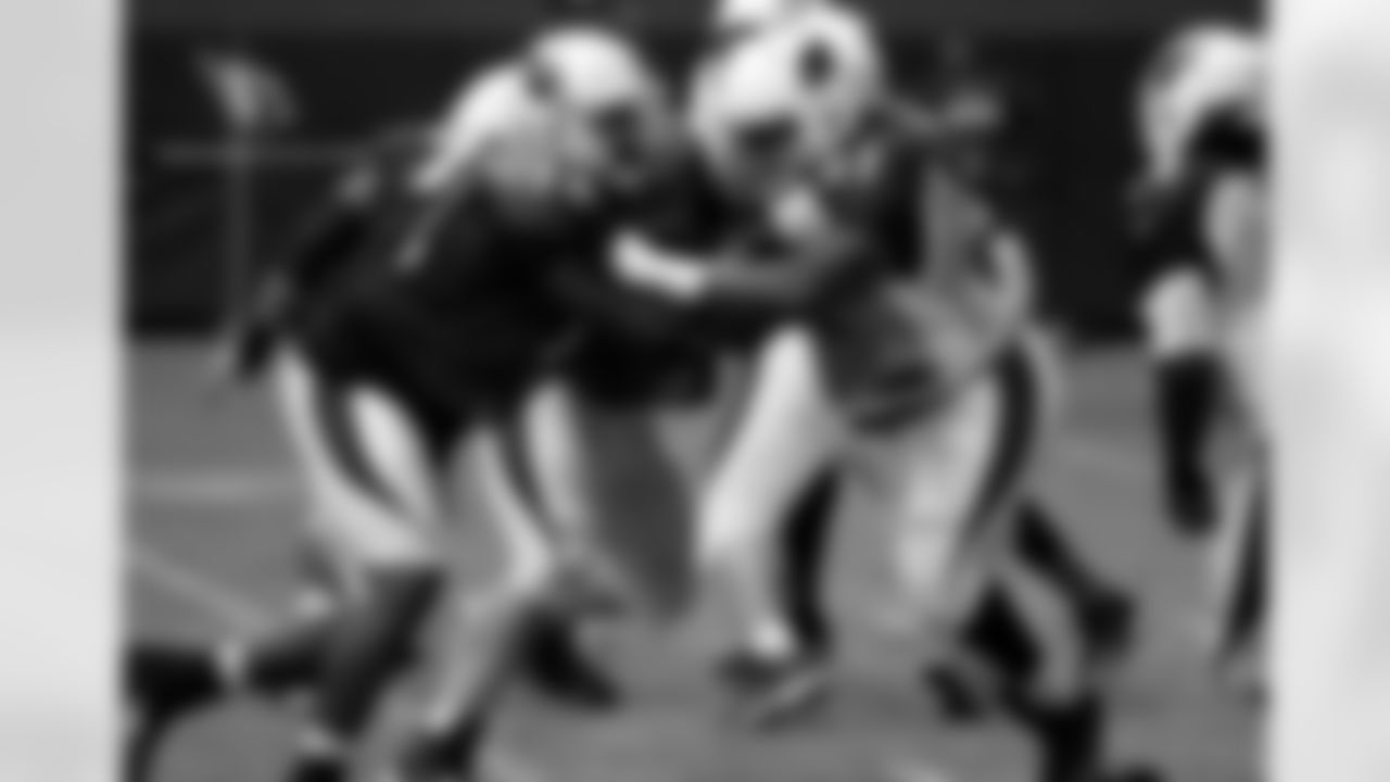 T D.J. Humphries vs. DT Ed Stinson