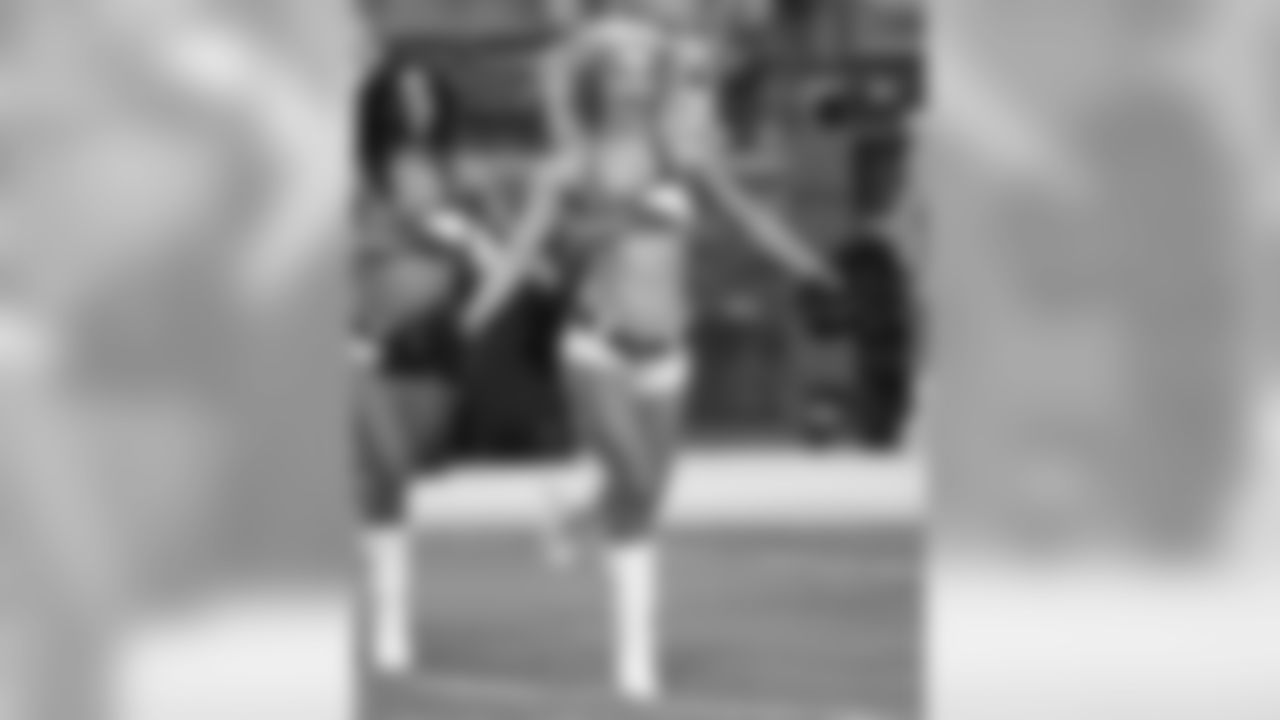 Cardinals cheerleaders perform