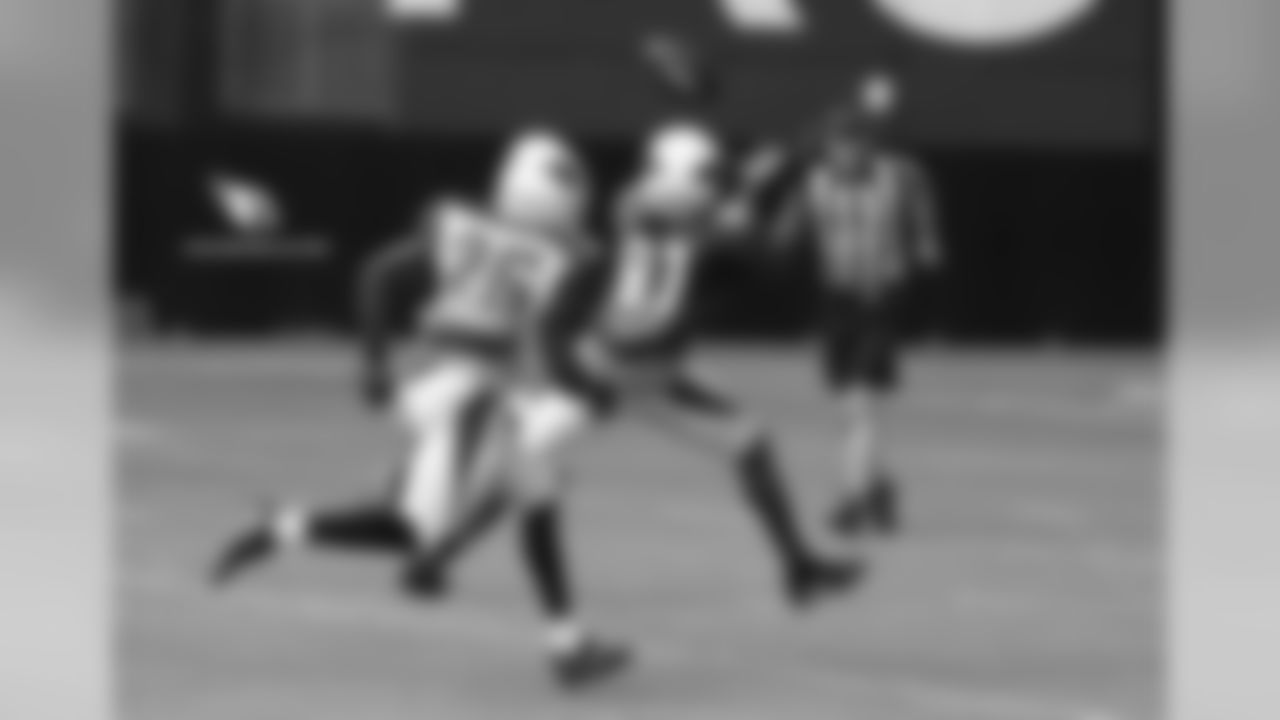 WR Chris Hubert catches a long pass from QB Blaine Gabbert