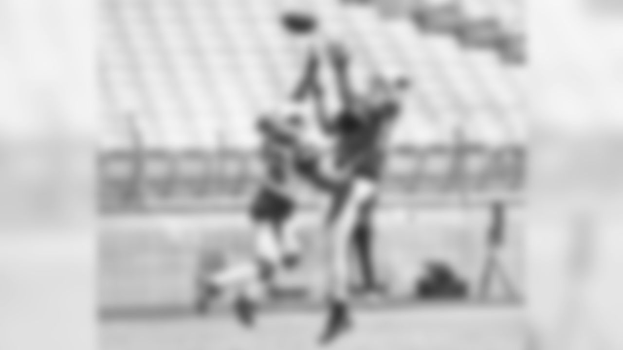 CB Brandon Williams breaks up a pass from Larry Fitzgerald to Michael Floyd