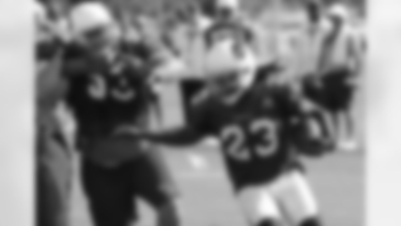 RB Chris Johnson looks for running room