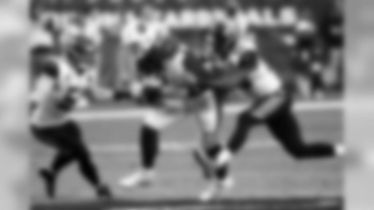 Cardinals TE Troy Niklas pulls in the catch
