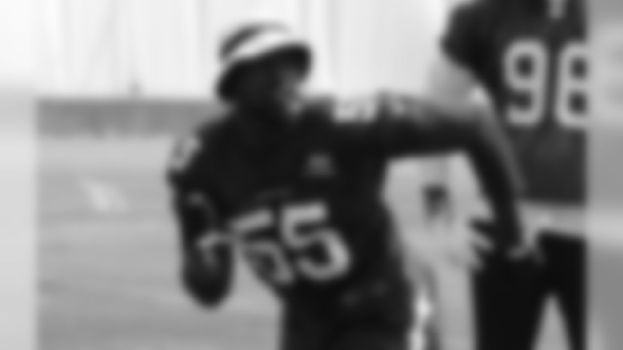 LB Chandler Jones