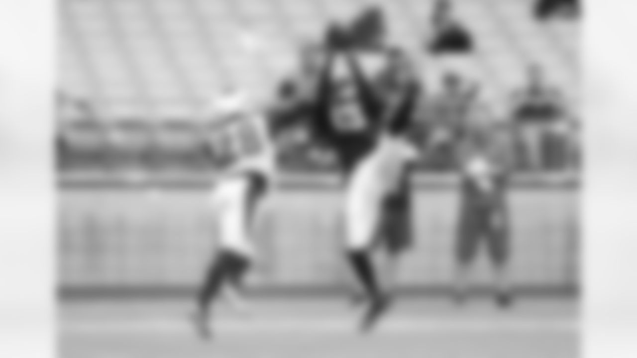 Day 15: WR Jaron Brown catches a touchdown pass