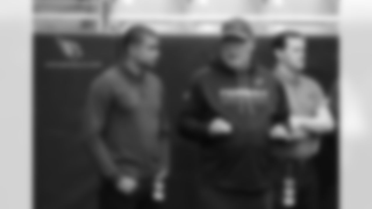 Suns coach Earl Watson (left) with Cardinals coach Bruce Arians