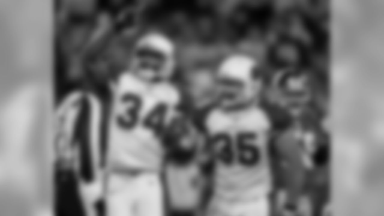 RB Tim Hightower scores a touchdown in 2009