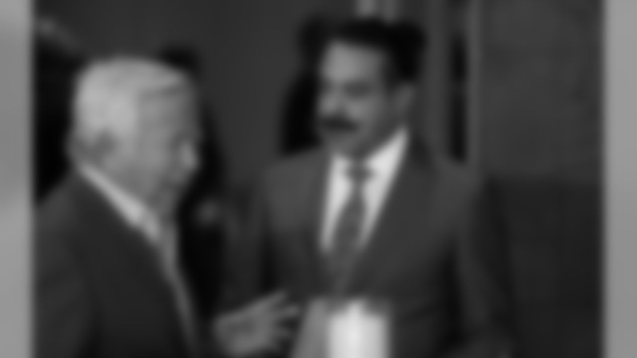 Patriots owner Robert Kraft (left) with Jaguars owner Shahid Khan