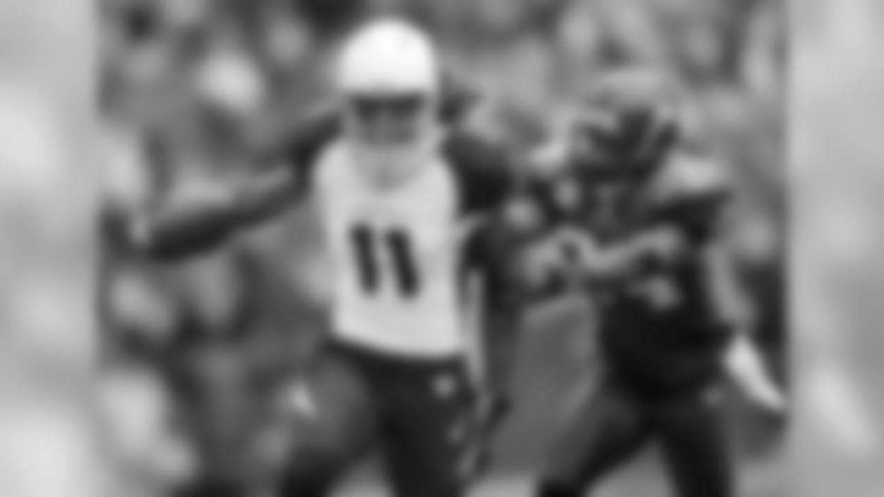 2007: WR Larry Fitzgerald tries to run away from Seattle's Deon Grant