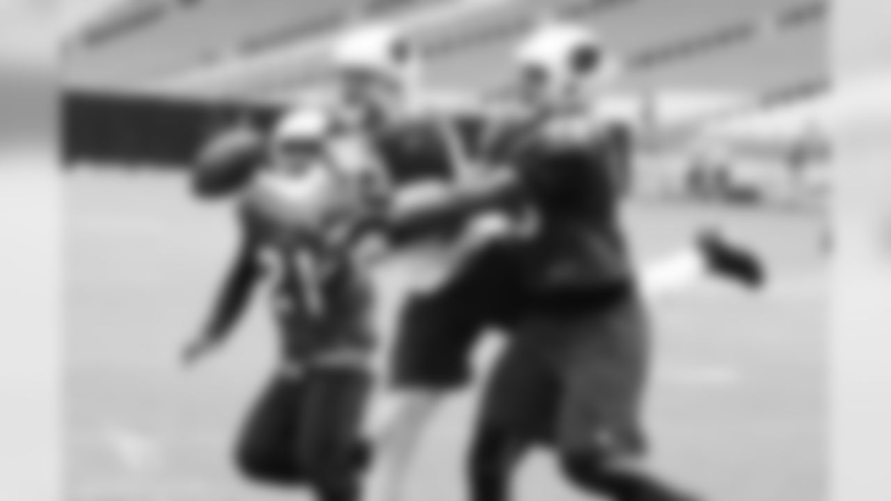 LB Chandler Jones with the solid pass coverage on WR Michael Floyd