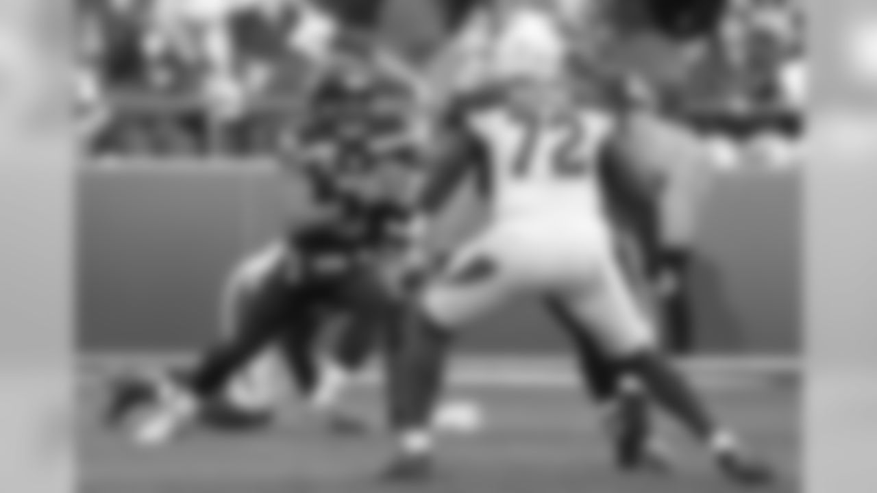 Cardinals DL Olsen Pierre pressures Seahawks QB Russell Wilson
