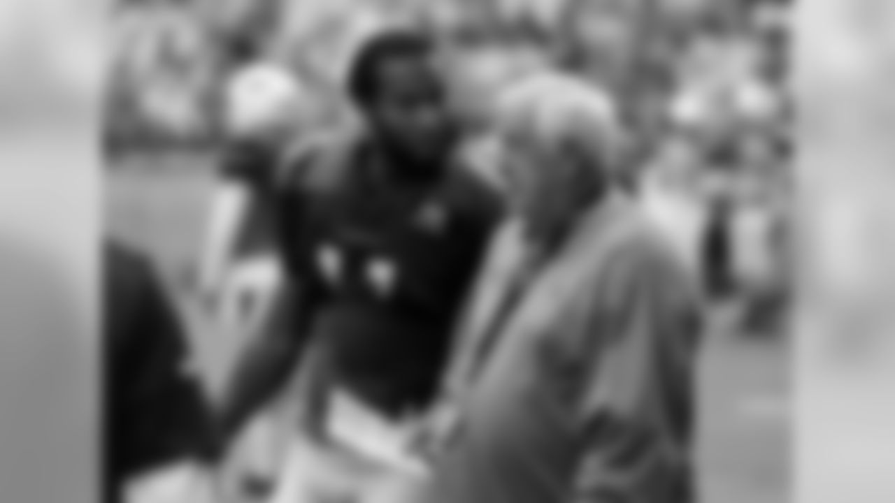 WR Larry Fitzgerald talks with assistant head coach Tom Moore