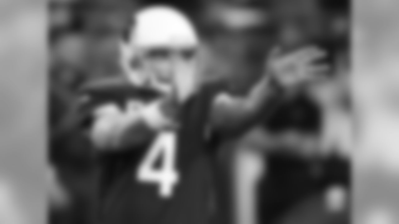 K Phil Dawson instructs his teammates to stay off the field with one second left on the clock