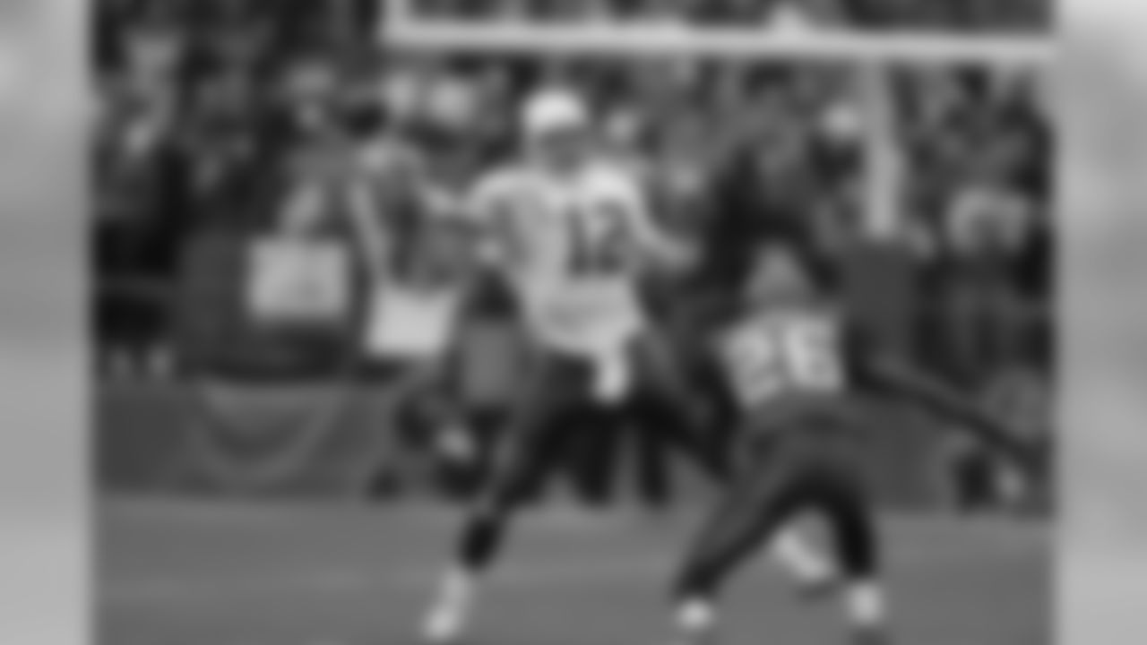 2004: QB Josh McCown unleashes a pass