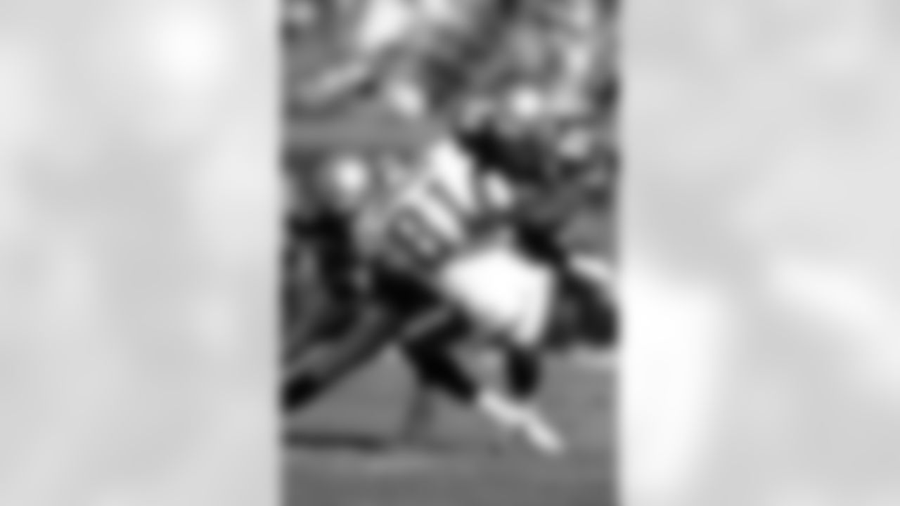 2000: Jaguars select USC WR R. Jay Soward