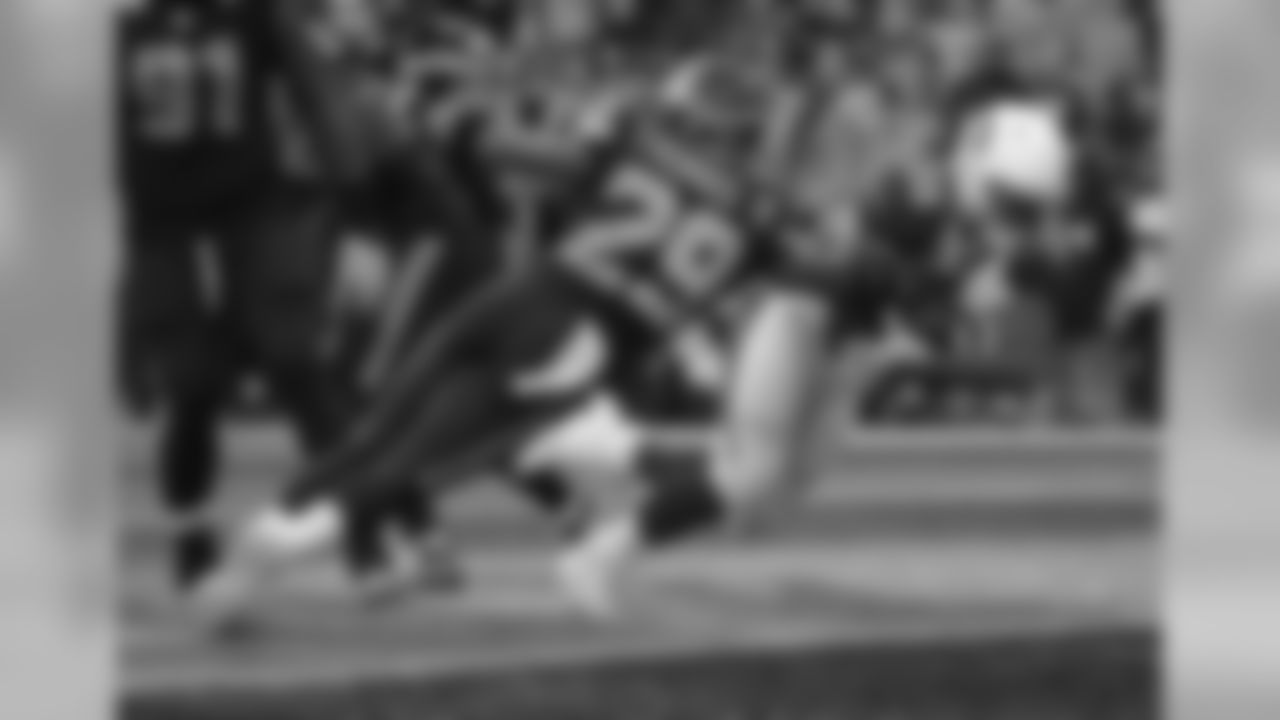 Cardinals RB Elijhaa Penny with the touchdown