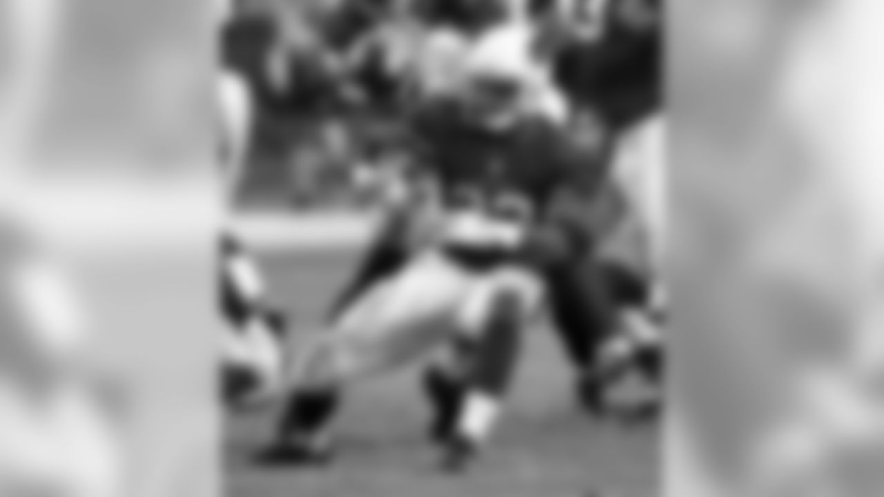 RB Adrian Peterson on the carry