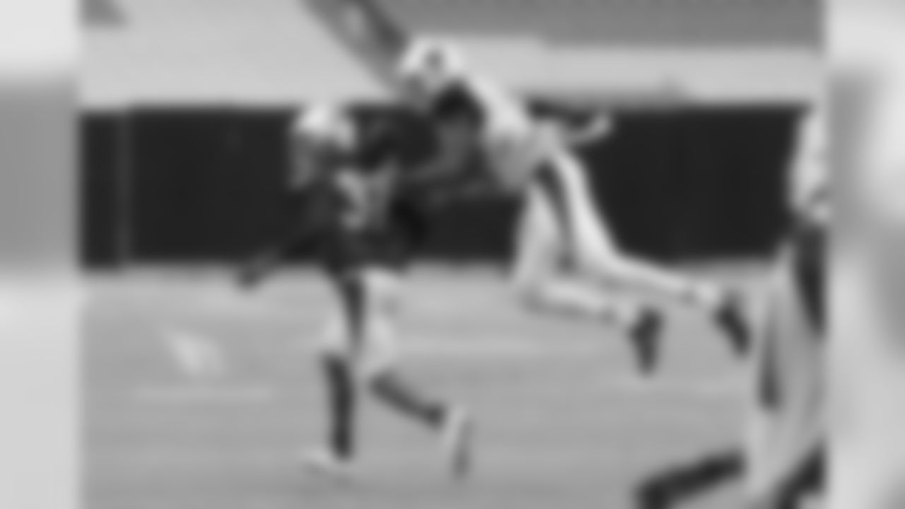 WR Carlton Agudosi