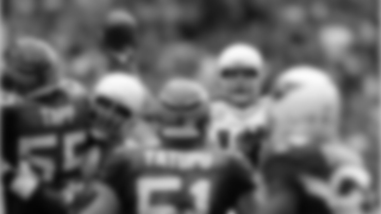 2009: QB Kurt Warner unleashes a pass