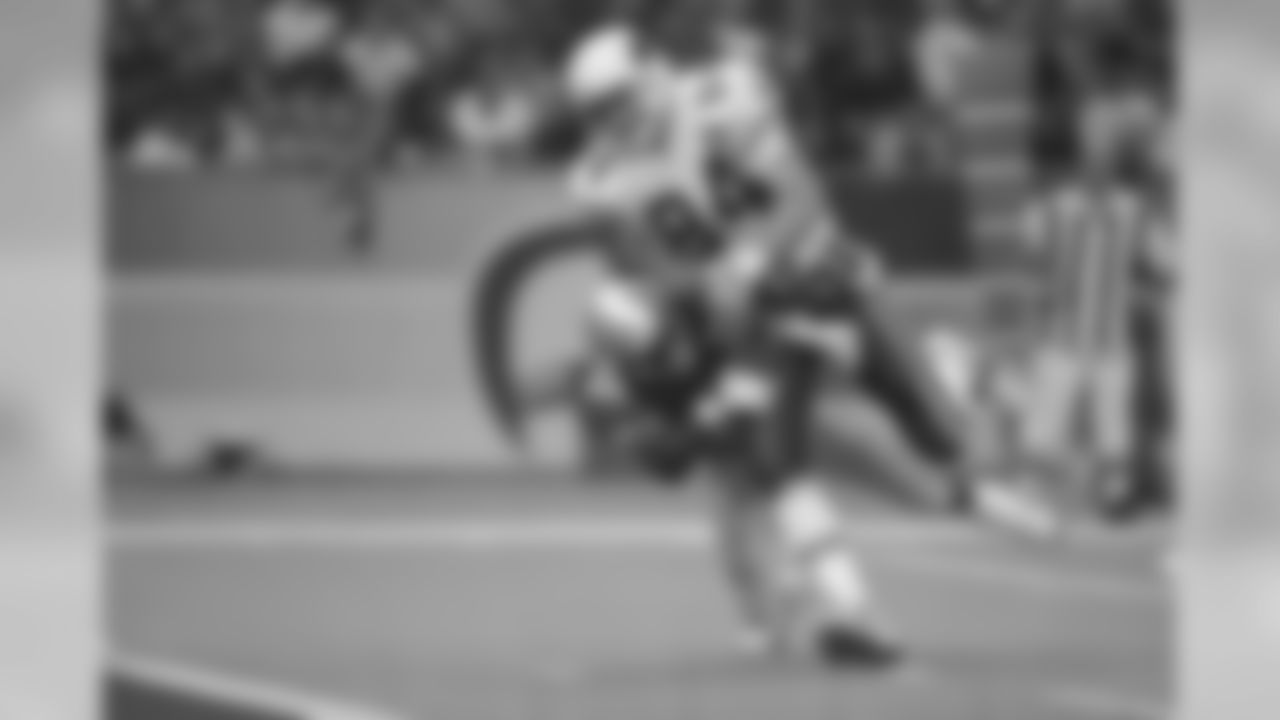 1998: TE Chris Gedney scores a touchdown on Seattle's Fred Thomas