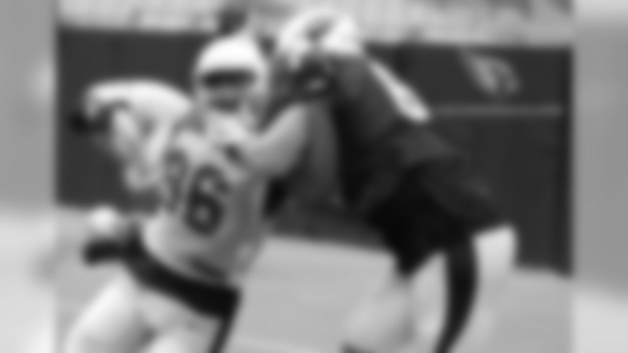 LB Kareem Martin rushes