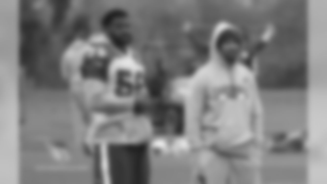 LB Karlos Dansby (left) and LB coach Larry Foote
