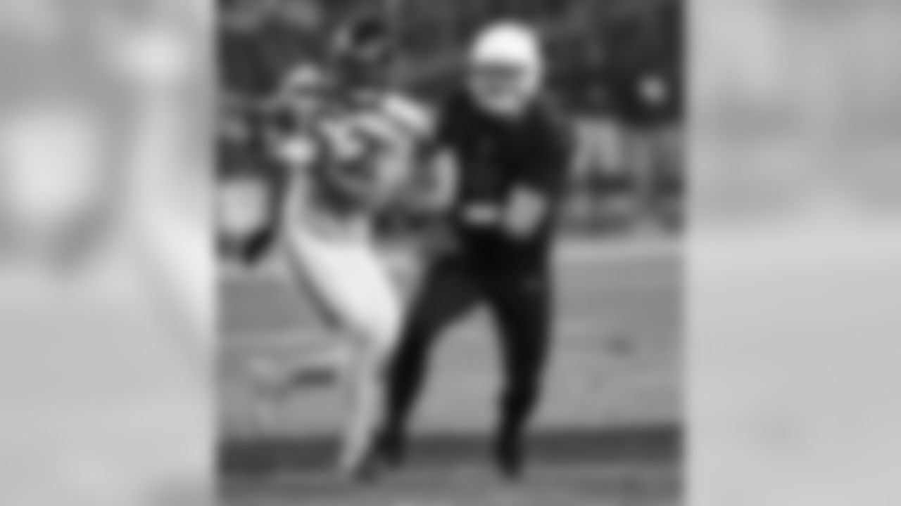 QB Drew Stanton moves to escape pressure