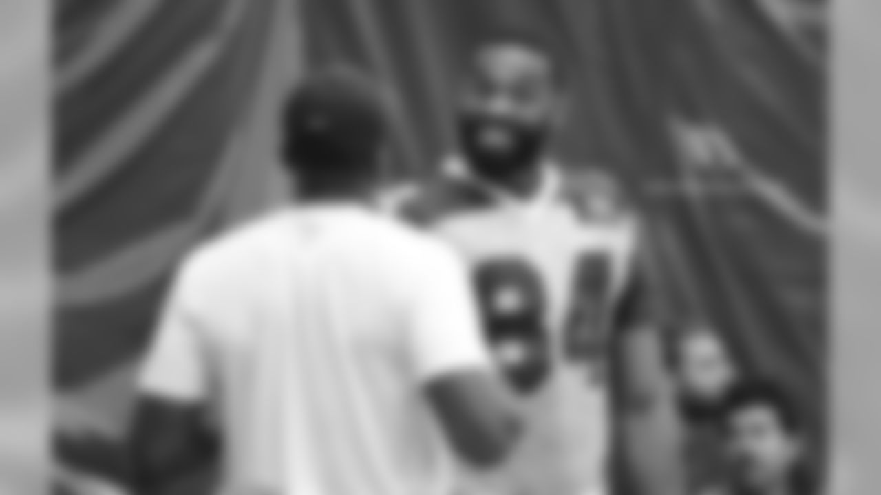 TE Jermaine Gresham talks with assistant strength and conditioning coach Roger Kingdom