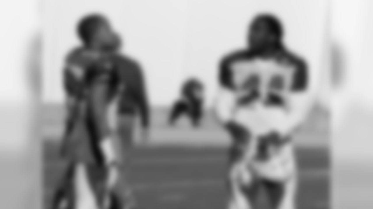 LB Kevin Minter (left) with LB Markus Golden
