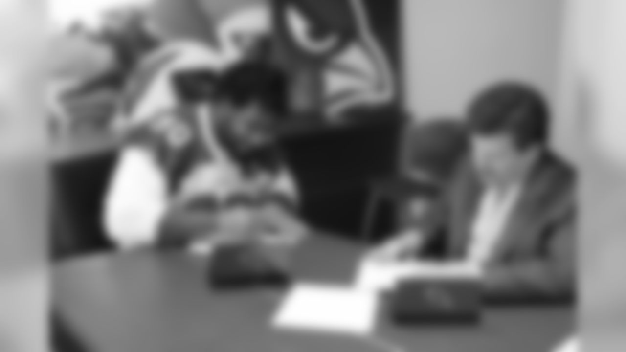 DT Robert Nkemdiche signing his contract alongside Cardinals team president Michael Bidwill