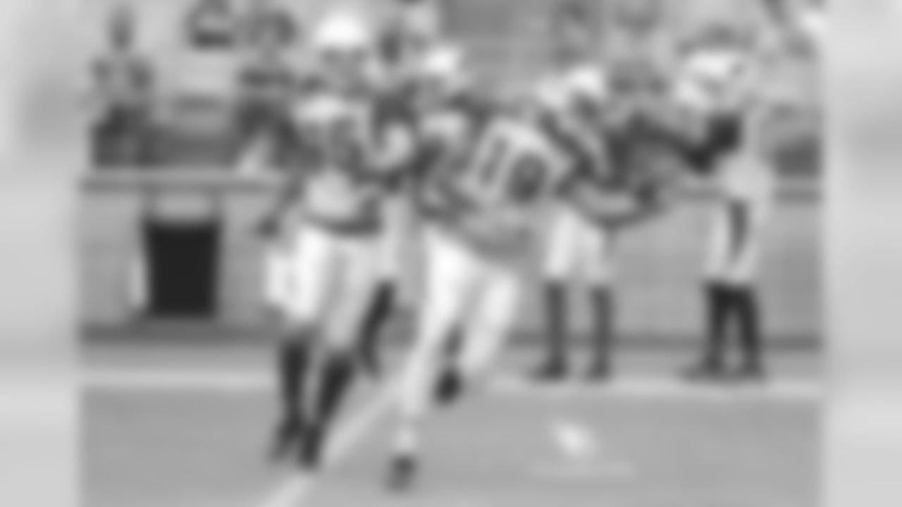 WR Carlton Agudosi