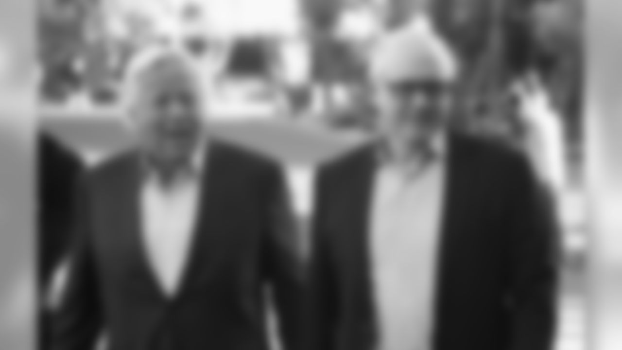 Patriots owner Robert Kraft (left) with Jets owner Woody Johnson