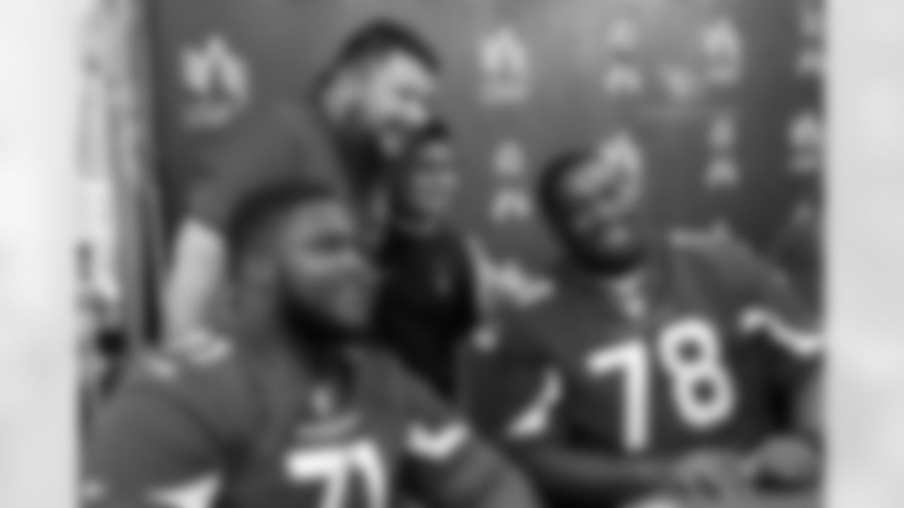 G Kaleb Johnson (left) and T Givens Price pose for a photo with fans