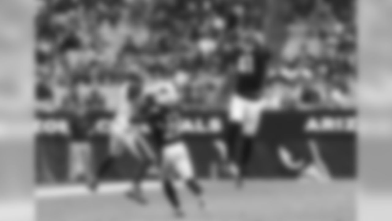 S Antoine Bethea drags his toes to stay inbounds for the interception